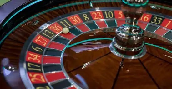 Pengguna membaca syarat promosi lingkaran78